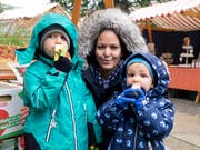 Warm eingepackt: Ramona Meier mit ihren beiden Söhnen Nils und Lian. (Bilder: Andreas Taverner)