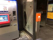 Sachschaden am Bahnhof Winkeln (Bild: Stapo SG)