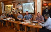 Der Vorstand von WaldUri bleibt unverändert beisammen. Im Bild von links Martin Wipfli, Nathalie Barengo, Geschäftsführer Michi Planzer, Präsident Bruno Wipfli, Göran Gfeller und Franco Cattaneo. (Bild: Georg Epp, Flüelen, 26. Oktober 2018)