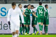 Die St.Galler bejubeln das 3:1 durch Tranquillo Barnetta. (Bild: Keystone)