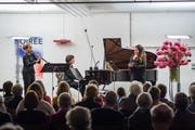 Filipa Nunes, Madeleine Nussbaumer und Andrea Lauren Brown (von links) harmonieren. (Bild: Christian H. Hildebrand (Zug, 28. Oktober 2018))