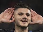 Mauro Icardi fordert die Fans nach seinem 3:0 zu mehr Applaus auf. (Bild: KEYSTONE/EPA ANSA/MAURIZIO BRAMBATTI)