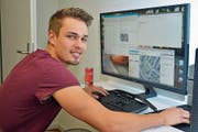 Nico Aregger in seinem Büro in Weinfelden. (Bild: Mario Testa)