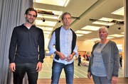 Projektleiter Jean-Brice de Bary, Baukommissionspräsident Christoph Egli, Schulpräsidentin Margrith Schrepfer. (Bild: Max Eichenberger)