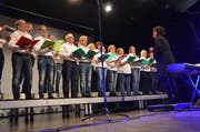 Claudia Niklaus dirigiert den Coro Tricolore im Pentorama. (Bild: Sara Carracedo)