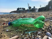 Auch Nestlé will nun Plastik-Abfall reduzieren. (Bild: KEYSTONE/PASCAL BLOCH)