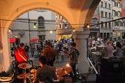 Das Rathaus für Kultur in Lichtensteig – hier eine Veranstaltung im Sommer 2018 – wird dank Crowdfunding im neuen Jahr so richtig durchstarten können. (Bild: Michael Hug)