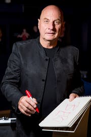 Der Zauberkünstler Danini bringt sein Publikum gerne zum Staunen und beschert den Menschen magische Momente. (Bilder: Mareycke Frehner)