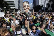 Anhänger des ultrarechten Präsidentschaftskandidaten Jair Bolsonaro bekunden auf der Avenida Paulista in Sao Paulo ihre Unterstützung. Bild: Sebastiao Moreira/Keystone (9. September 2018)