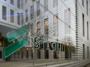 Straumann ist zuversichtlich für den Rest des Jahres und erhöht die Umsatzprognose für das Geschäftsjahr 2018. (Bild: KEYSTONE/GEORGIOS KEFALAS)