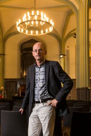 Nominiert für den Schweizer Buchpreis: Der 54-jährige Autor Vincenzo Todisco im Zürcher Kulturhaus Helferei. (Bild: Claudio Thoma)