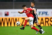 Basil Stillhart (links) stand bei Thun bisher in jedem Meisterschaftsspiel in der Startformation. Bild: Urs Lindt/Freshfocus
