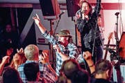 Franz Arnold ist nach einer einjährigen Schaffenspause mit seiner Band Wiudä Bärg wieder zurück.