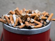 Die Schweizer Bevölkerung lebt immer gesünder - jedenfalls der Teil, der es sich leisten kann. (Bild: KEYSTONE/PETER KLAUNZER)