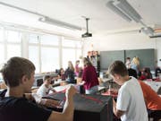 Die Bildungschancen von Kindern sind auch in reichen Industriestaaten ungleich. Die Schweiz liegt in einer Unicef-Studie nur im Mittelfeld. (Bild: KEYSTONE/CHRISTIAN BEUTLER)