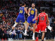 Klay Thompson knackte die Rekordmarke seines Kollegen Stephen Curry und traf gegen die Chicago Bulls 14 Dreipunktewürfe (Bild: KEYSTONE/FR136454 AP/KAMIL KRZACZYNSKI)