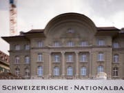 Hohe Bewertungsverluste beim Gold und den Fremdwährungen führten zu den roten Zahlen. (Bild: KEYSTONE/GAETAN BALLY)