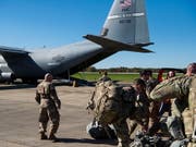 US-Soldaten auf dem Weg zur Grenze nach Mexiko. (Bild: KEYSTONE/US DEPARTMENT OF DEFENSE/ZOE M. WOCKENFUSS)