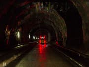 Der Bundesrat will in der zweiten Röhre des Lötschberg-Basistunnels bahntechnische Ausbauten ermöglichen. (Bild: KEYSTONE/THOMAS DELLEY)