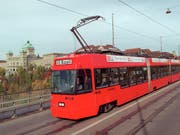 Bernmobil will unter anderem diese bald 30-jährigen Vevey-Trams ersetzen. (Bild: KEYSTONE/ALESSANDRO DELLA VALLE)