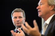 Präsentierten die Aufgabe- und Finanzreform 18: Finanzdirektor Marcel Schwerzmann (links) und Justizdirektor Paul Winiker. (Bild: Alexandra Wey / Keystone (Luzern, 31. Oktober 2018))