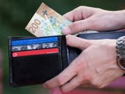 Die gute Nachricht: 2019 steigen die Löhne. Die schlechte: Die Teuerung dürfte einen schönen Teil vom Anstieg wegfressen. (Bild: KEYSTONE/CHRISTIAN BEUTLER)