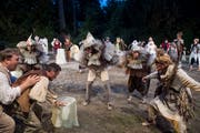 Szene aus dem Stück «Stadt der Vögel», das zuletzt auf Tribschen aufgeführt wurde. (Bild: Nadia Schärli (Luzern, 13. Juni 2017))