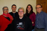 Gegen Versicherungsspione: Brigitta Hartmann, Simon Vogel, Lars Kohlfürst, Nina Schläfli und Wolfgang Ackerknecht. (Bild: Kurt Peter)