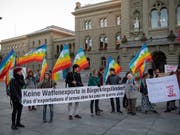 Der Protest hat gewirkt: Der Bundesrat verzichtet auf die geplante Lockerung für Waffenexporte. (Bild: KEYSTONE/ANTHONY ANEX)