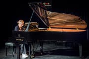 Die Westschweizer Pianistin Marie Kruttli überzeugt im Eisenwerk Frauenfeld mit klarem Anschlag. (Bild: Andrea Stalder (Frauenfeld, 3.10.2018))