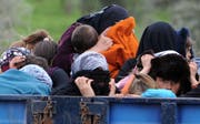 Syrische Flüchtlinge unterwegs an der türkischen Grenze (Bild: PD/AFP/Bulent Kilic)