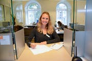 Für Denise Signer, Leiterin der Einwohnerkontrolle Herisau, ist das neue Tool eine gute Sache. Bild: KER