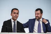 Die beiden italienischen Vizepremiers Luigi Di Maio (links) und Matteo Salvini während einer Pressekonferenz in Rom. (Bild: Giuseppe Lami/EPA, 3. Oktober 2018)