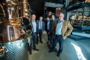 Die Familie Möhl im Schweizer Mosterei- und Brennereimuseum: Georges, Ernst, Christoph, Lukas und Markus Möhl. (Bilder: Reto Martin)
