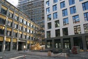 Ein Stück Stadt in der Agglo: Rechts das Hotel Holiday Inn, hinten das Hochhaus.