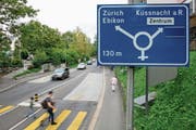 Das Strassenschild an der Friedentalstrasse zeigt uns wo’s langgeht. (Bild: Philipp Schmidli (Luzern, 21. September 2018))