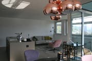 Blick in eine Musterwohnung in der 6. Etage des Hochhauses.