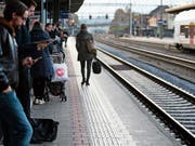 Der Bahnhof Rotkreuz wird mit der Streckensperrung am Zugersee-Ostufer zu einem Hub für einen namhaften Teil der Gotthard-, Tessin- und Italienreisenden. (Bild: Lilo Sterki (Rotkreuz, 7. November 2016))