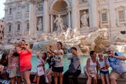 Hotspots wie der Trevi-Brunnen halten gute Geschichten parat, an die der Tourist des 21. Jahrhunderts mit seiner Biografie gut anknüpfen kann. (Bild: Stefano Montesi /Getty)