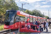 Die Appenzeller Bahn hielt auch beim "Lattich". (Bild: Hanspeter Schiess)