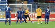 Die Dardania-Spieler (in blau) hatten die Partie und die Seveler jederzeit im Griff und durften sich über einen Kantersieg freuen. (Bild: Robert Kucera)