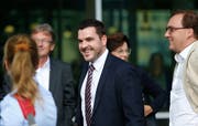 Die ersten Regierungsräte treffen ein: Florian Weber (FDP). Bild: Stefan Kaiser (Zug, 7. Oktober 2018))