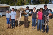 Die Familie Loser gewann mit ihrer Fabienne den Titel der «Miss Henau». (Bilder: Martin Brunner)