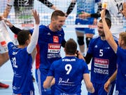 Die Spieler von Lausanne jubeln über ihren Triumph (Bild: KEYSTONE/ANTHONY ANEX)