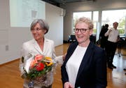 Silvia Thalmann (CVP, links) wurde neu in die Regierung gewählt, hier neben CVP-Vizepräsidentin Monika Barmet. (Bild: Stefan Kaiser (Zug, 7. Oktober 2018))