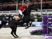 Steve Guerdat kommt mit Alamo am Nationenpreis in Barcelona nicht fehlerfrei durch den Parcours (Bild: KEYSTONE/EPA/JIM HOLLANDER)