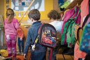 Im Kindergarten ist das Kind, vielleicht zum ersten Mal, Teil einer grossen Gruppe. Und muss sich entsprechend anpassen. (Bild: Benjamin Manser)