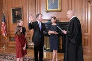 Brett Kavanaugh wird vereidigt. (Bild: Fred Schilling/Collection of the Supreme Court of the United States via AP)