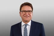 Trotz Vorwurf der Urkundenfälschung: Der Zuger Sicherheitsdirektor Beat Villiger ist wiedergewählt worden und bleibt im Amt. (Bild: PD)