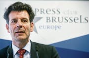 Der Schweizer EU-Verhandler Roberto Balzaretti wollte gestern nichts davon wissen, dass gewisse Schweizer Linien nicht mehr rot, sondern rosa seien. (Bild: Stephanie Lecocq/EPA)